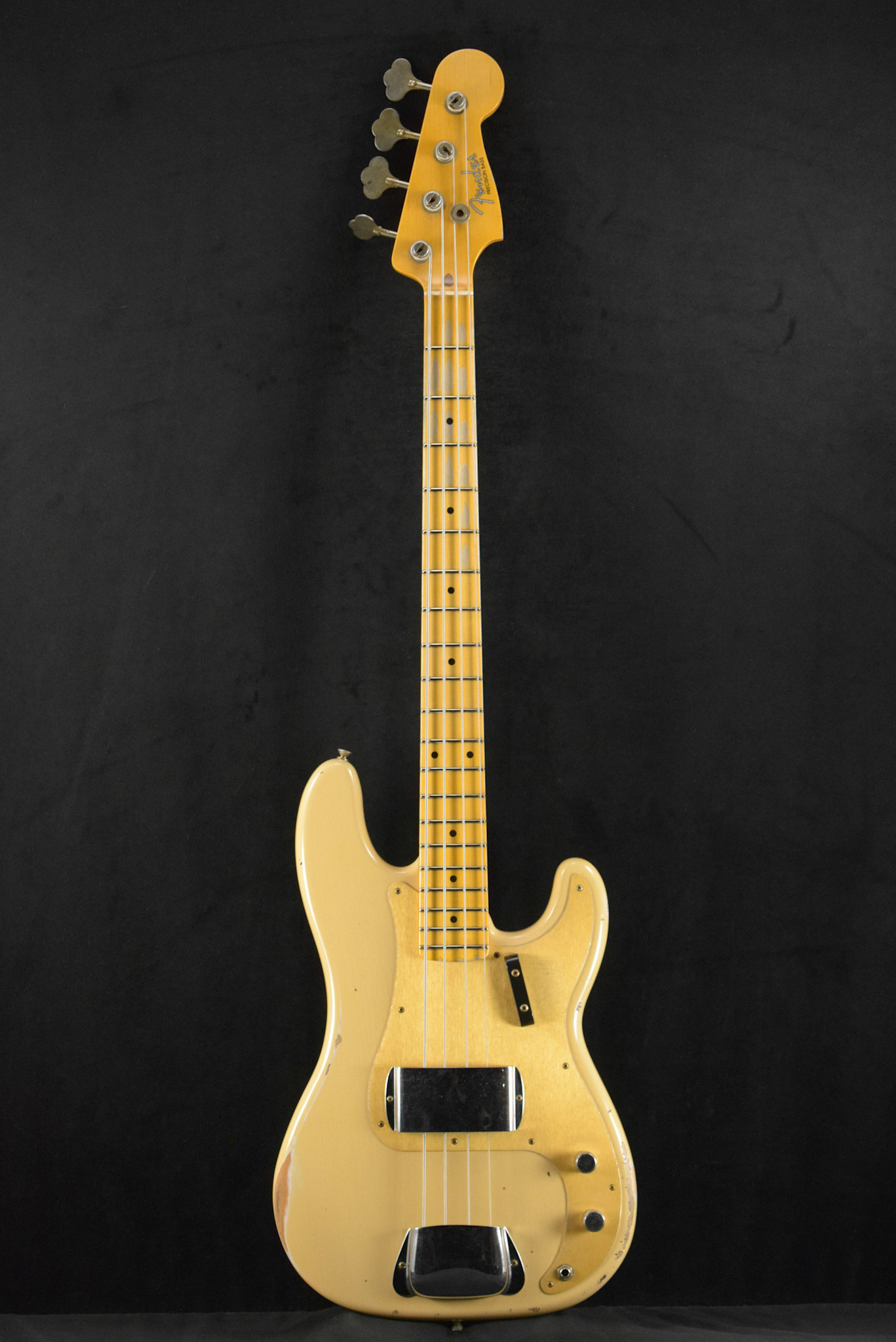 Fender Fender 1958 Precision Bass Relic Aged Desert Sand 1-Piece Quartersawn Maple Neck Fingerboard