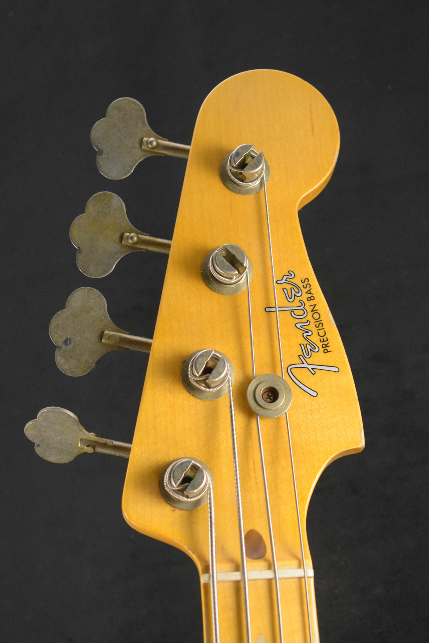 Fender Fender 1958 Precision Bass Relic Aged Desert Sand 1-Piece Quartersawn Maple Neck Fingerboard
