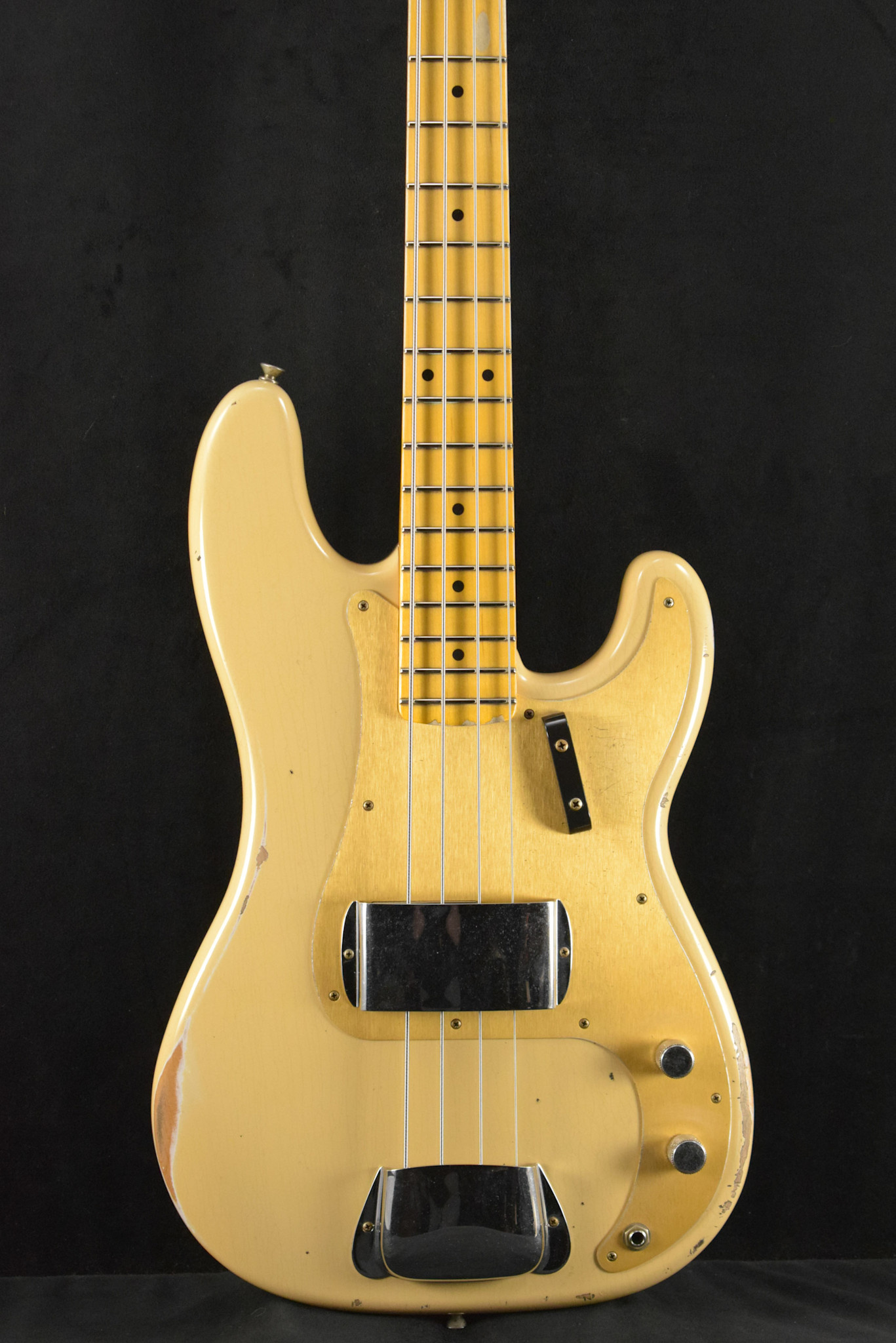 Fender Fender 1958 Precision Bass Relic Aged Desert Sand 1-Piece Quartersawn Maple Neck Fingerboard