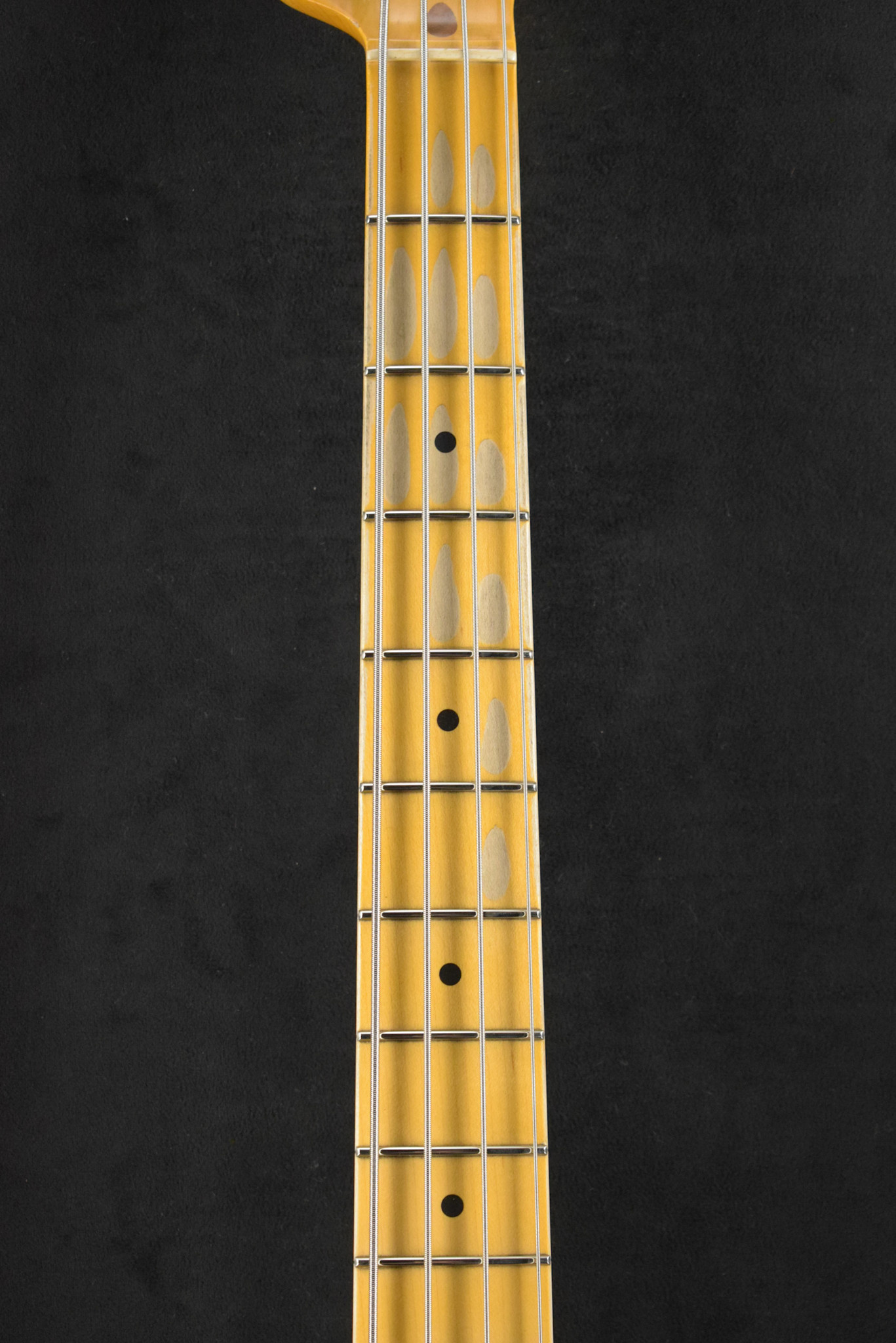 Fender Fender 1958 Precision Bass Relic Aged Desert Sand 1-Piece Quartersawn Maple Neck Fingerboard