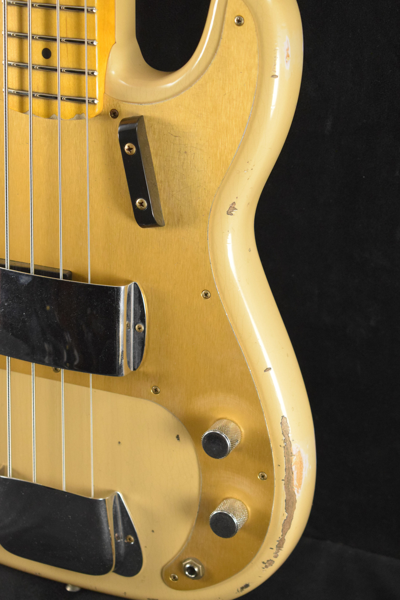 Fender Fender 1958 Precision Bass Relic Aged Desert Sand 1-Piece Quartersawn Maple Neck Fingerboard