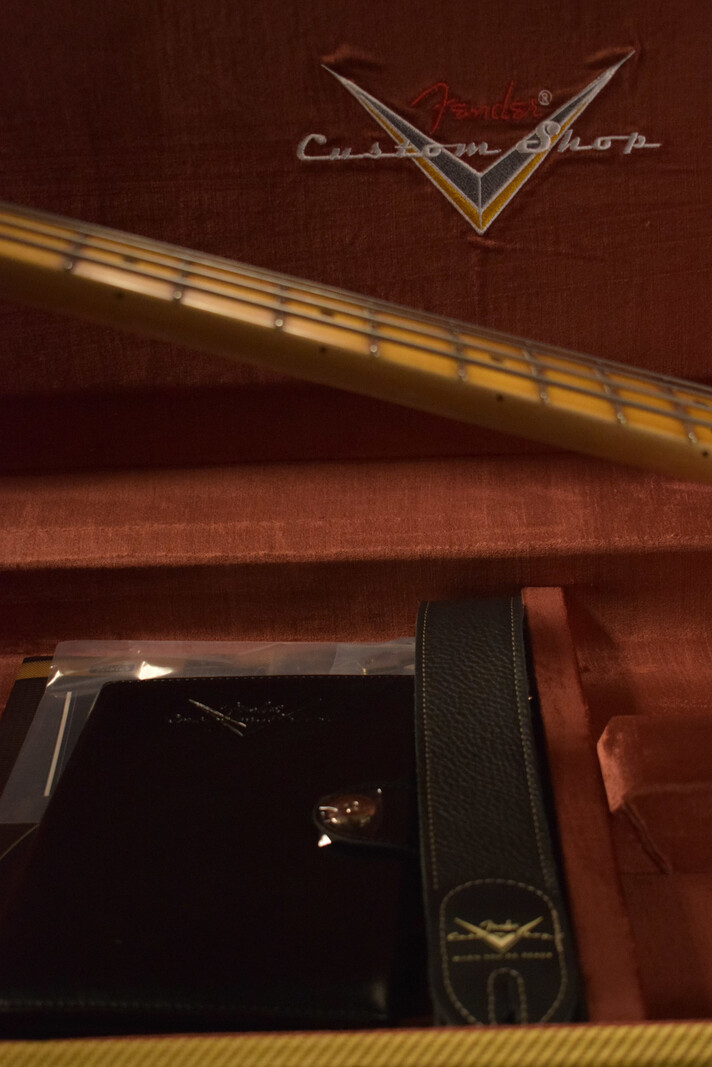 Fender Fender 1954 Precision Bass Journeyman Relic Aged Vintage Blonde 1-Piece Quartersawn Maple Neck Fingerboard