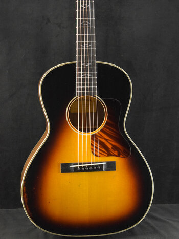 Eastman Eastman E22OOSS/V-SB OO-Style Concert Sloped Shoulder Antique Varnish Sunburst
