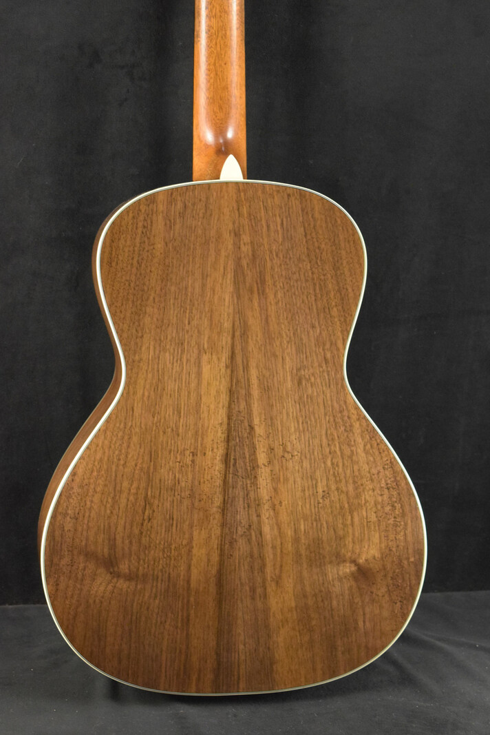 Eastman Eastman E22OOSS/V-SB OO-Style Concert Sloped Shoulder Antique Varnish Sunburst