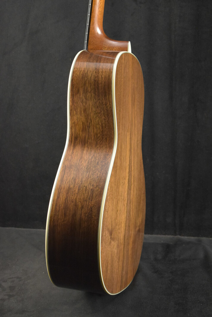 Eastman Eastman E22OOSS/V-SB OO-Style Concert Sloped Shoulder Antique Varnish Sunburst