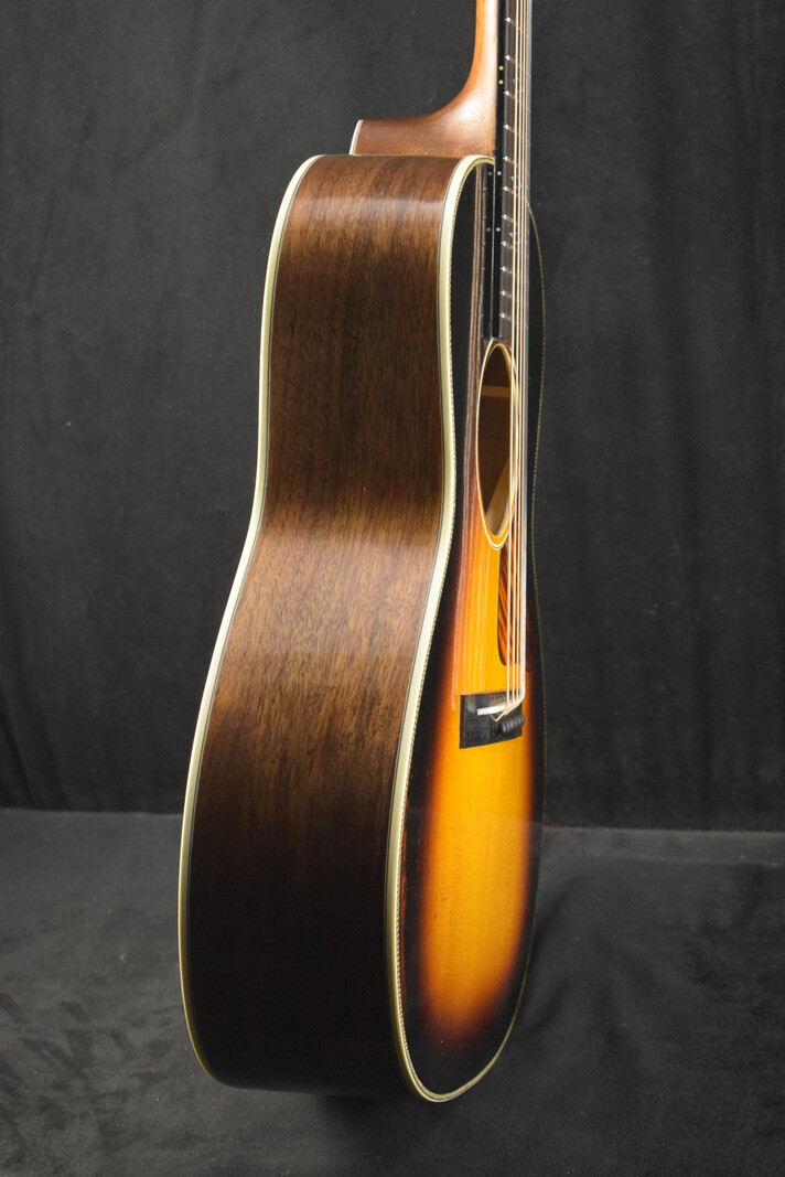 Eastman Eastman E22OOSS/V-SB OO-Style Concert Sloped Shoulder Antique Varnish Sunburst