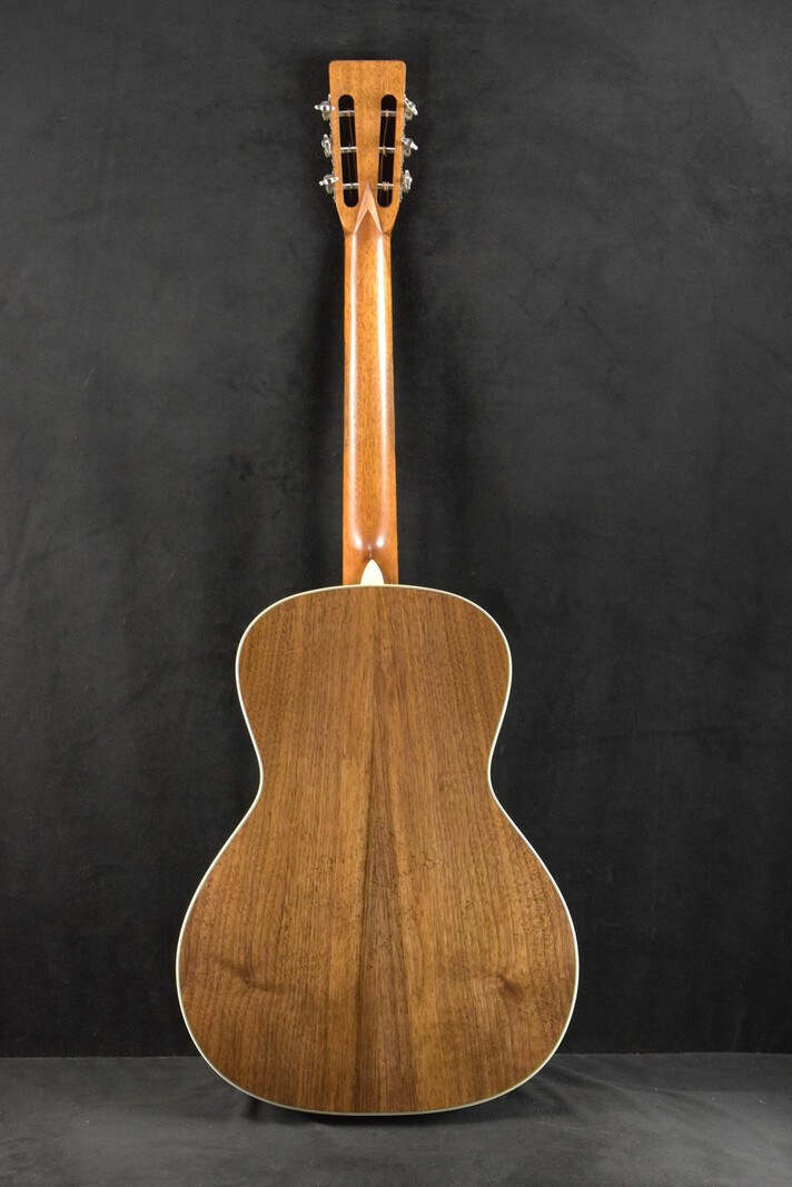 Eastman Eastman E22OOSS/V-SB OO-Style Concert Sloped Shoulder Antique Varnish Sunburst