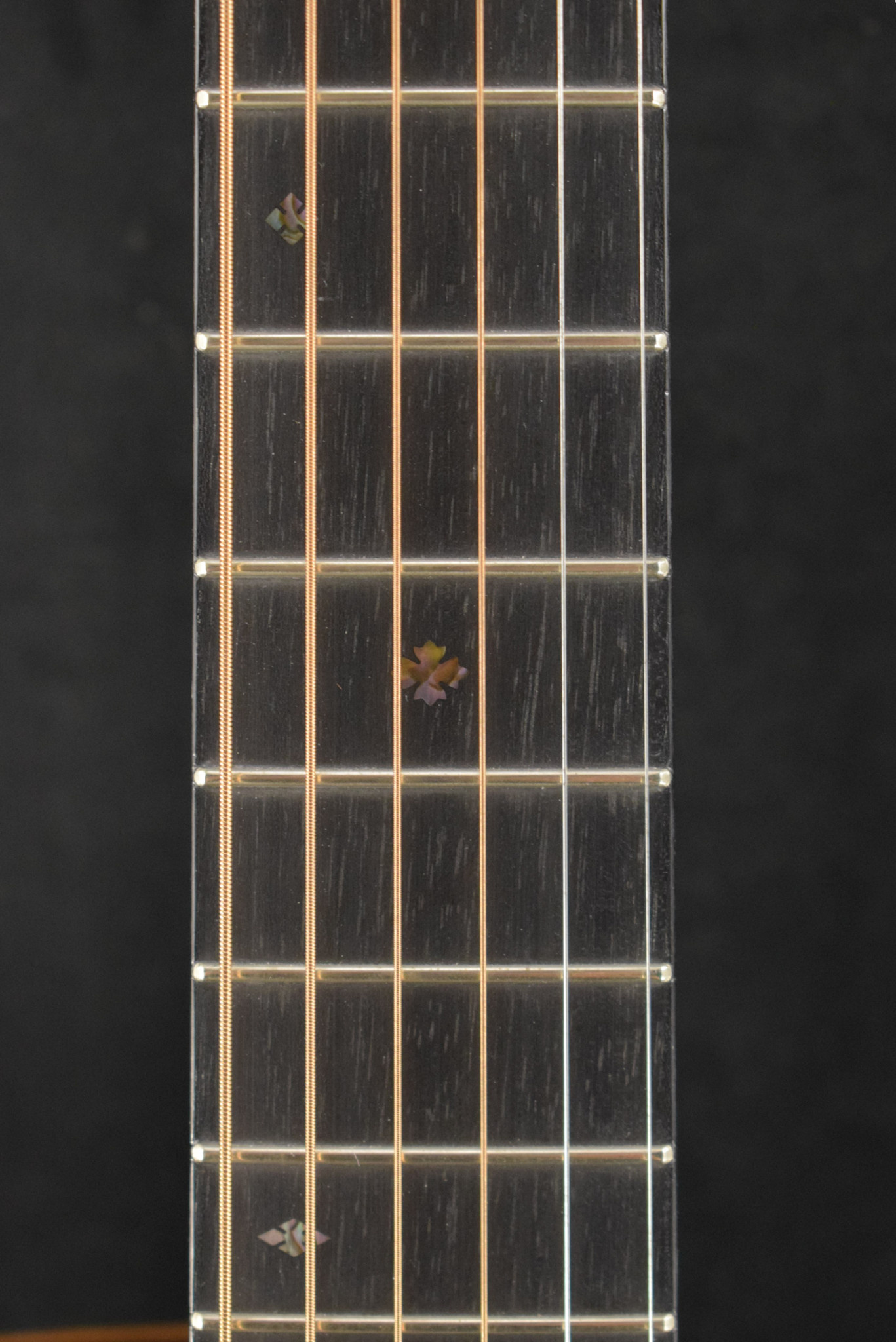 Martin Martin Custom Shop Dreadnought Cutaway Acoustic-Electric Wild Grain East Indian Rosewood Sitka Spruce Natural