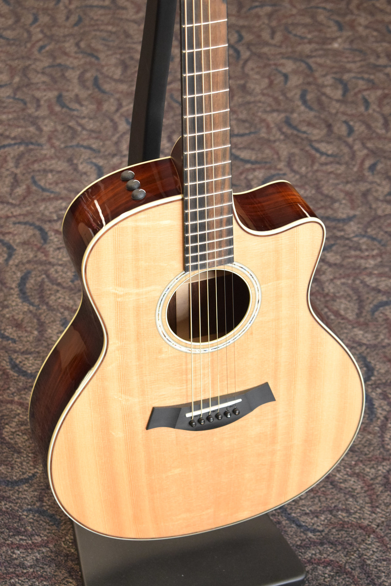 Taylor Taylor Custom GS Grand Symphony Cocobolo/Bearclaw Lutz Spruce 2020 NAMM Catch #26