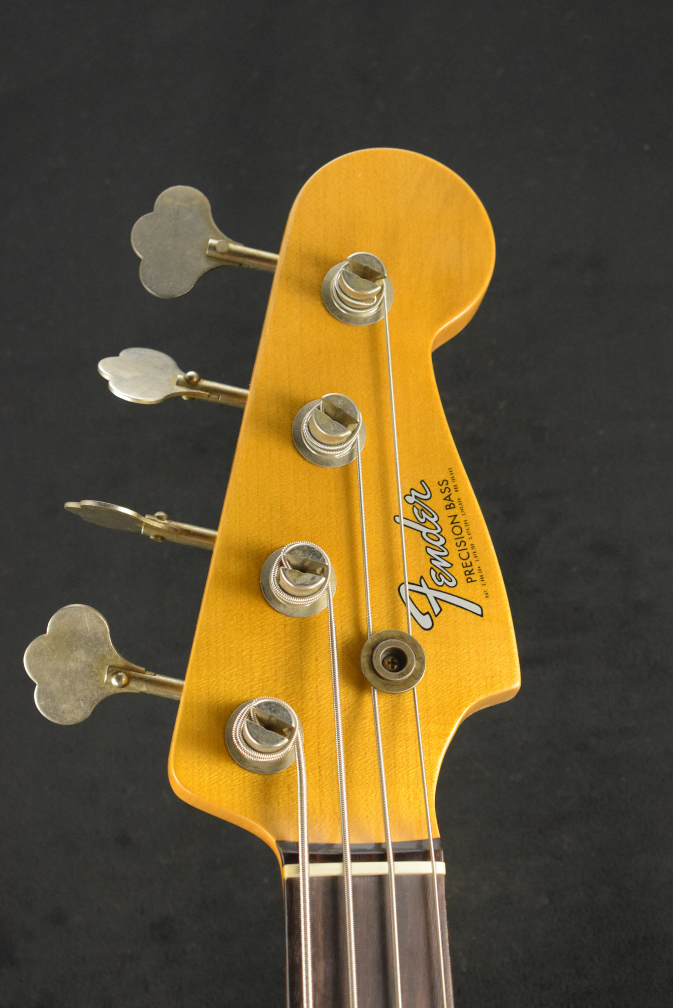 Fender Fender 1966 Precision Bass Journeyman Relic 3-Color Sunburst 3A Rosewood Fingerboard