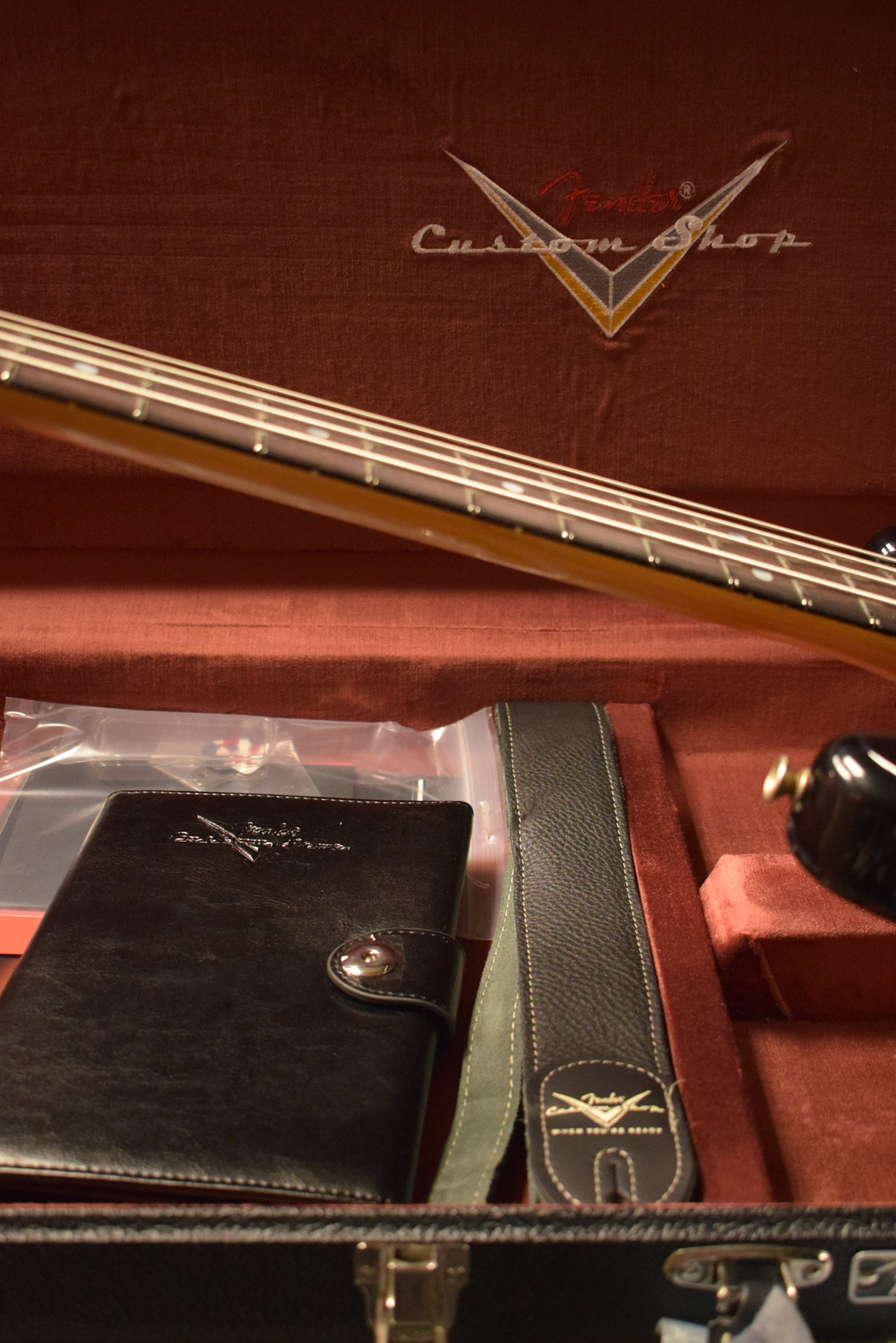 Fender Fender 1966 Precision Bass Journeyman Relic 3-Color Sunburst 3A Rosewood Fingerboard