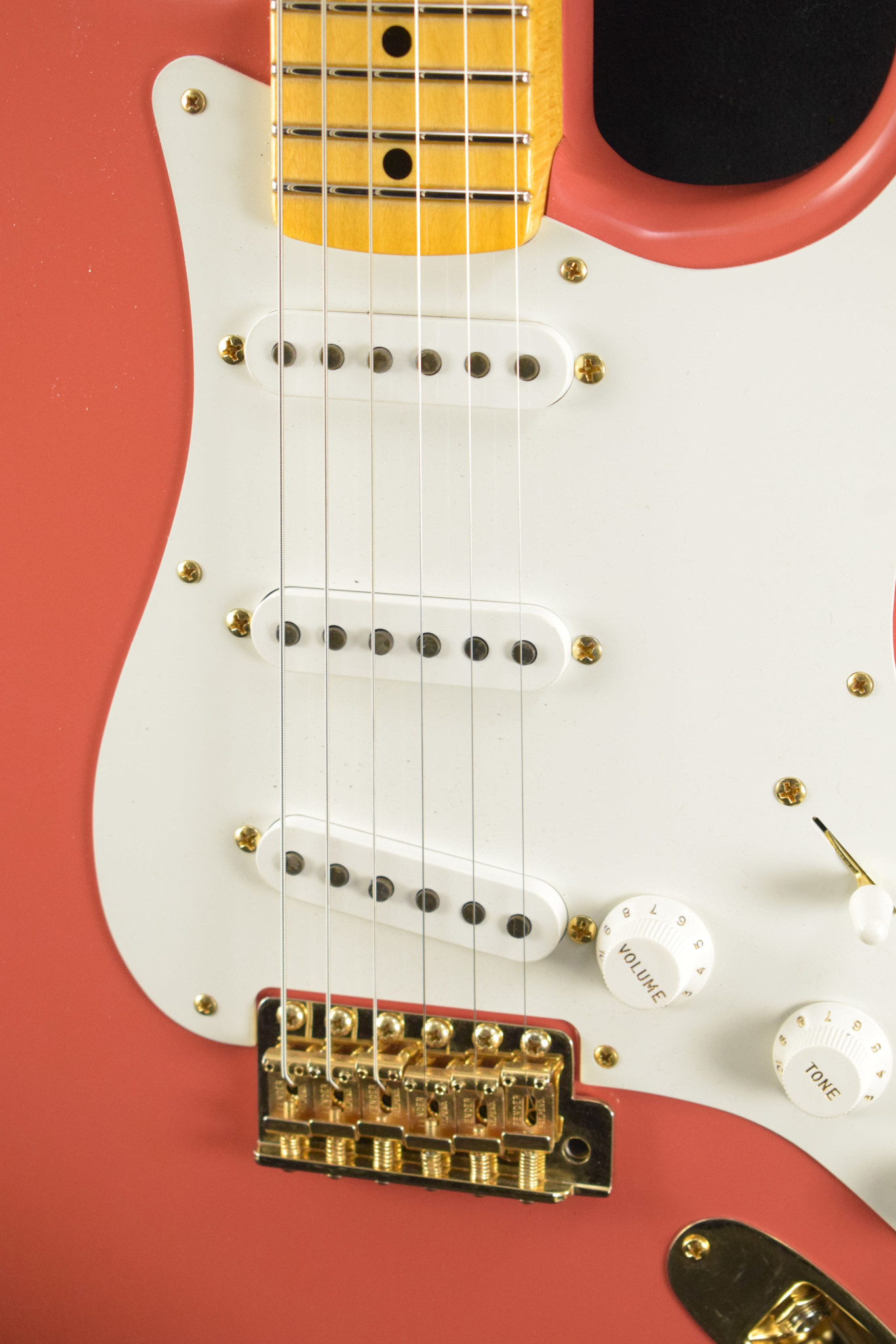 Fender Fender 1955 Stratocaster DLX Closet Classic with Gold Hardware - Faded Aged Fiesta Red