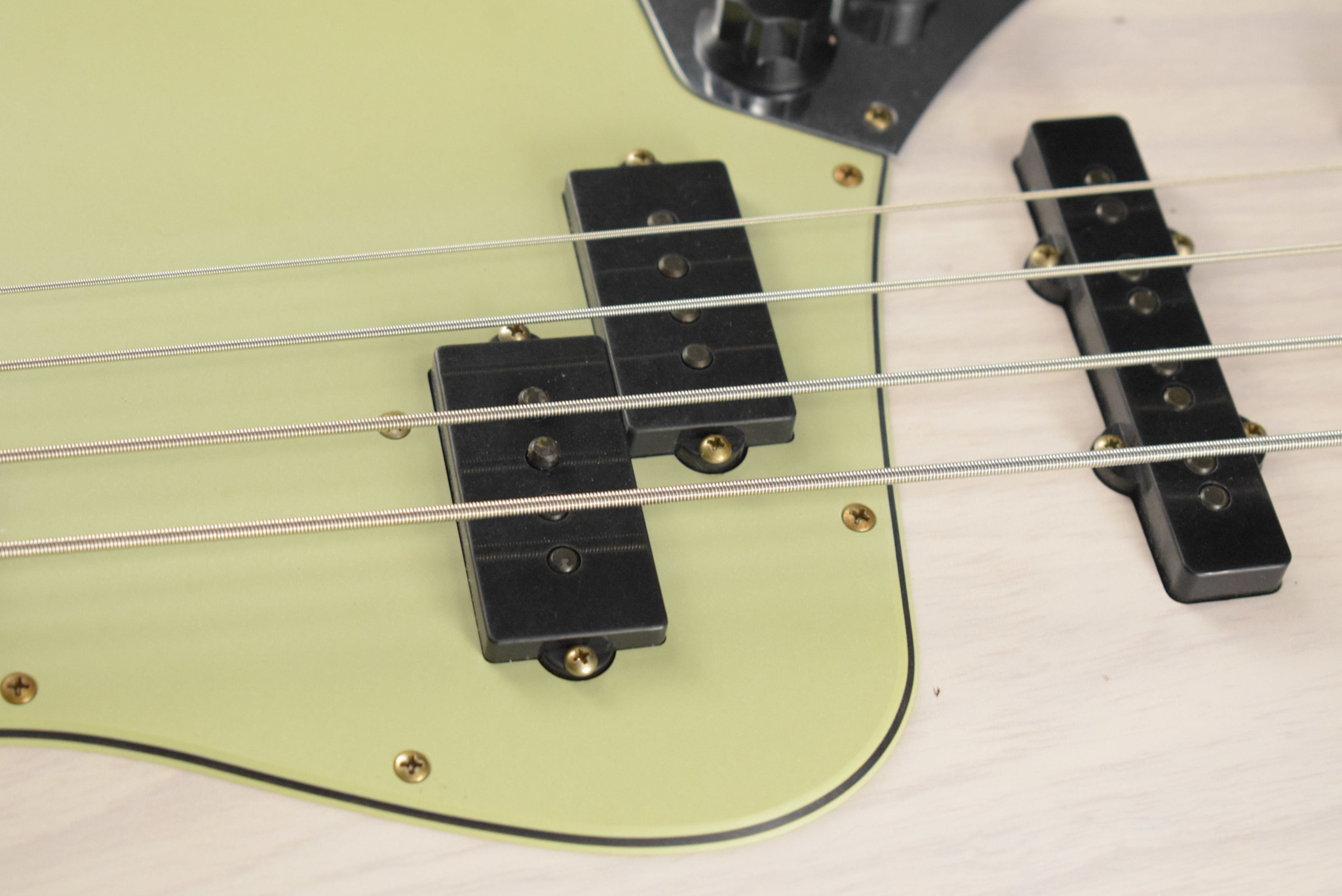 Fender Fender Limited Edition Jazz Bass Special Journeyman Relic White Blonde Rosewood Fingerboard