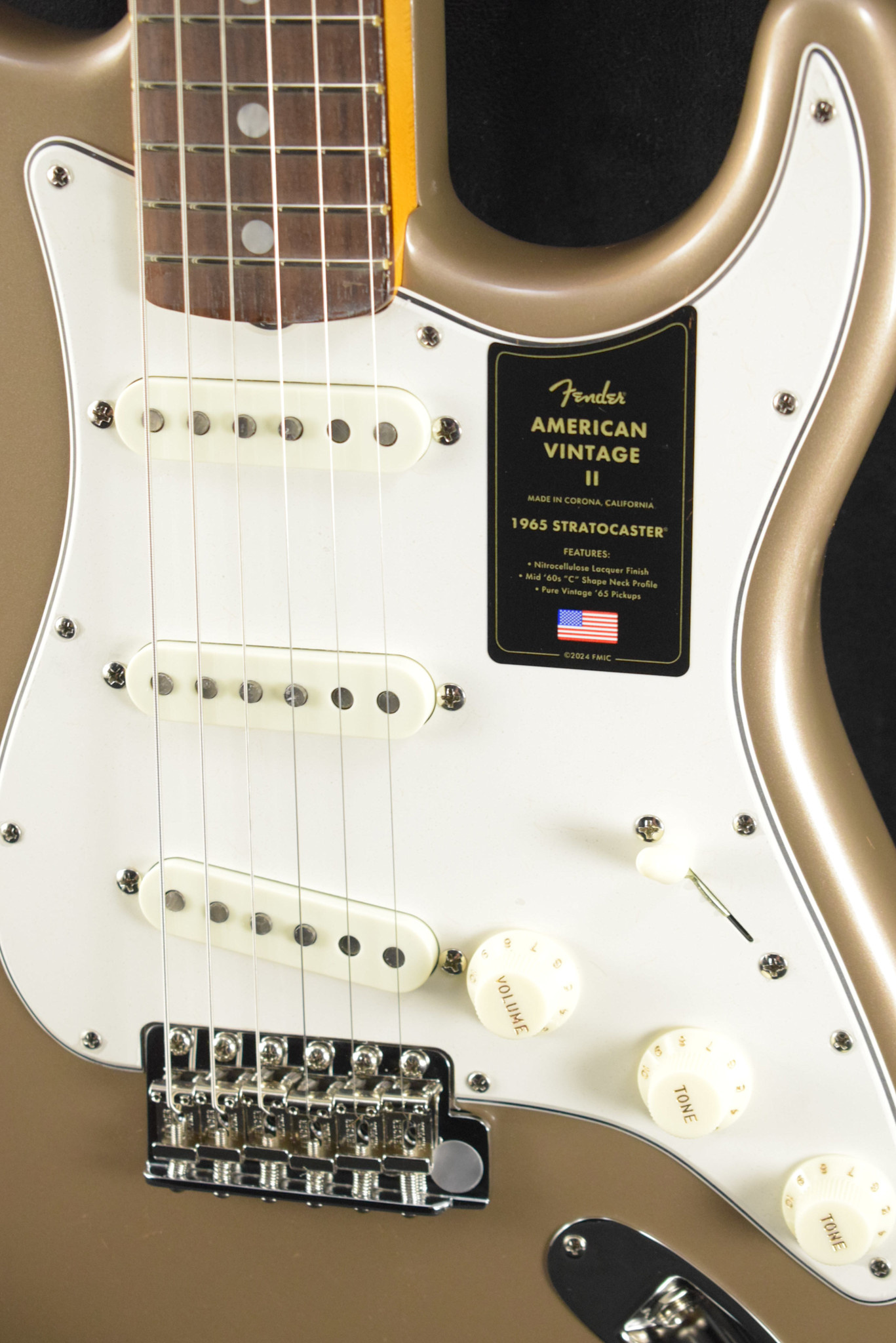 Fender Fender American Vintage II 1965 Stratocaster Shoreline Gold Round-Lam Rosewood Fingerboard