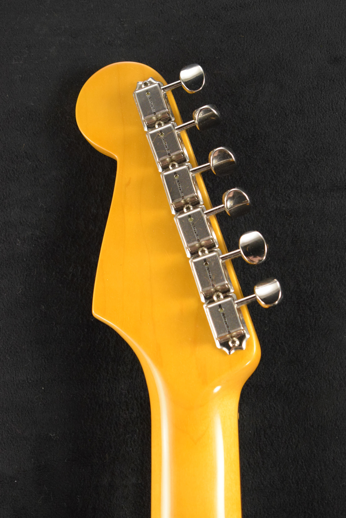 Fender Fender American Vintage II 1965 Stratocaster Shoreline Gold Round-Lam Rosewood Fingerboard