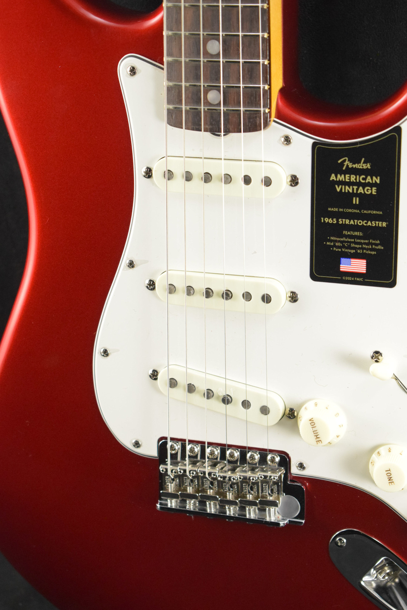 Fender Fender American Vintage II 1965 Stratocaster Candy Apple Red Round-Lam Rosewood Fingerboard