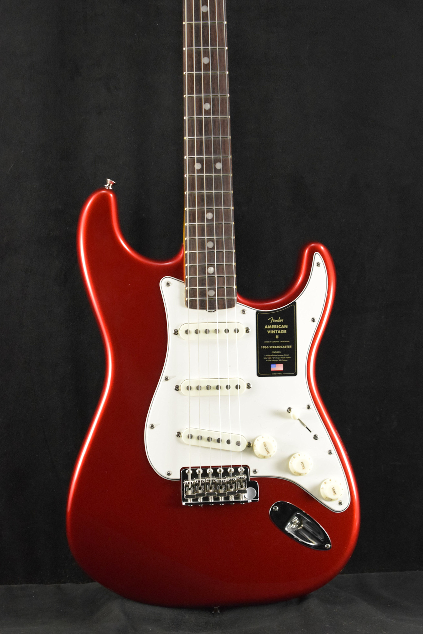 Fender Fender American Vintage II 1965 Stratocaster Candy Apple Red Round-Lam Rosewood Fingerboard