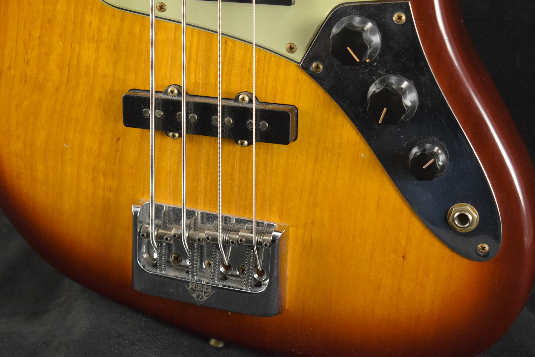 Fender Fender Limited Edition Jazz Bass Special Journeyman Relic Tobacco Sunburst Rosewood Fingerboard