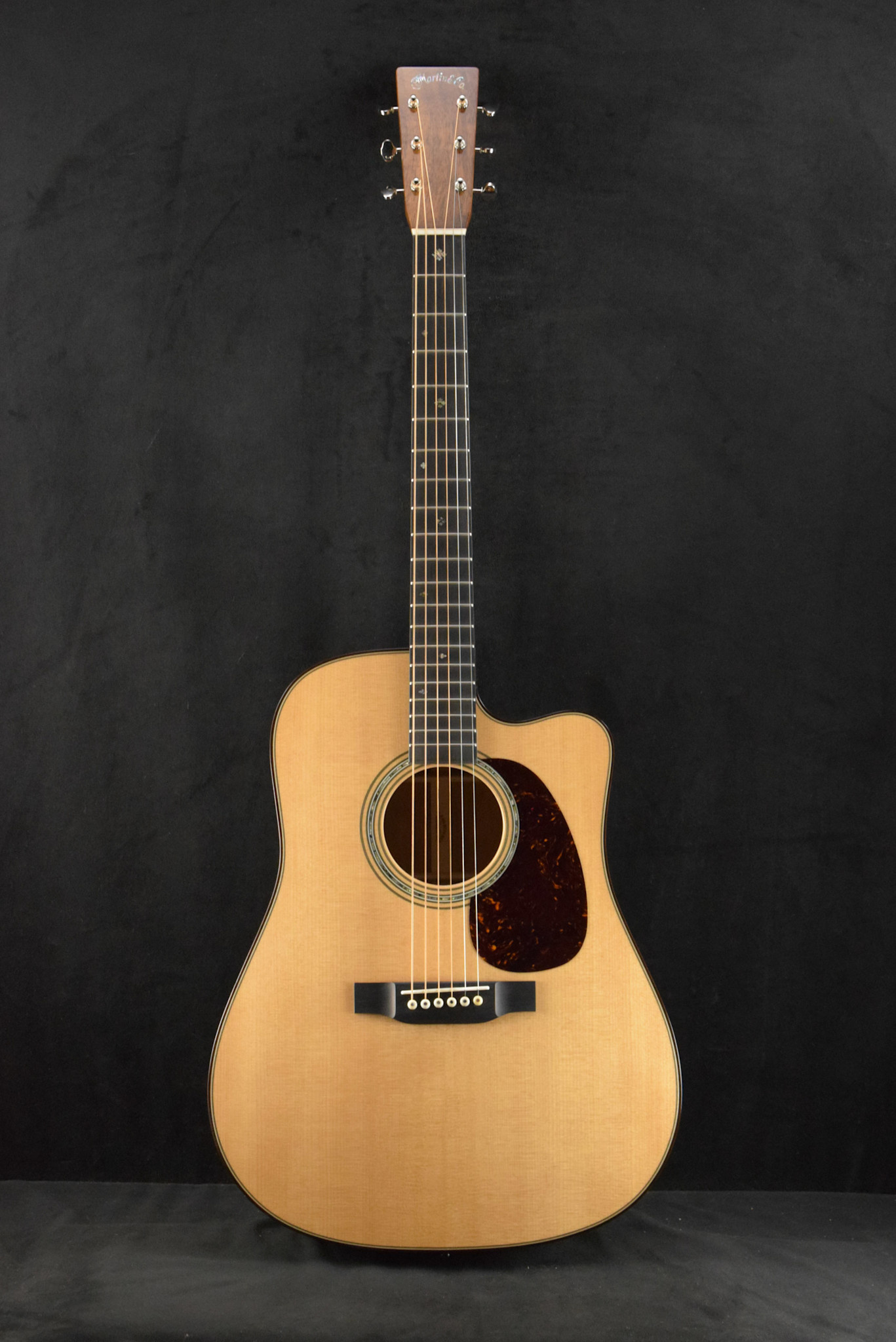 Martin Martin Custom Shop Dreadnought Acoustic-Electric Cutaway Flamed Koa/Sitka Spruce Natural Gloss