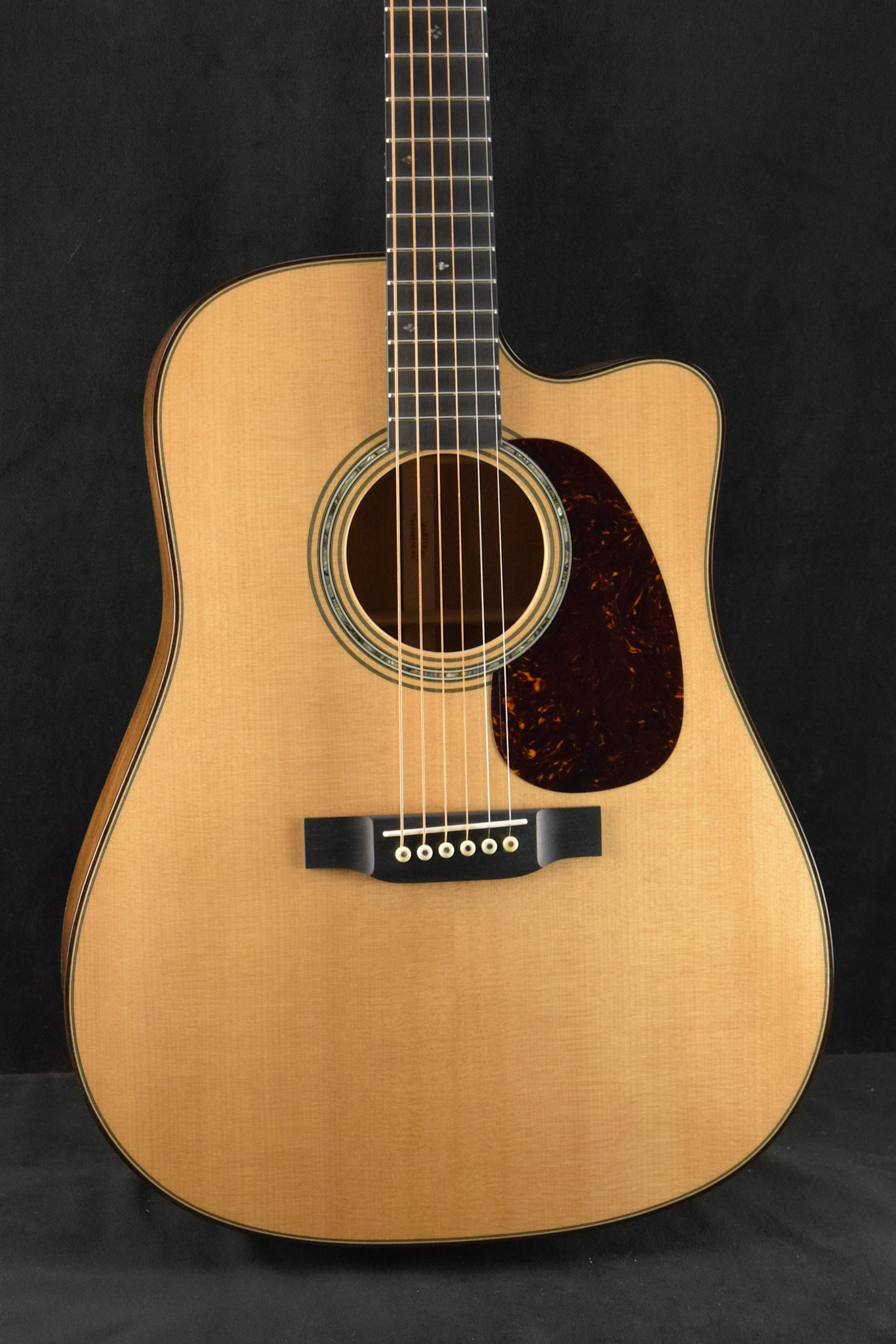 Martin Martin Custom Shop Dreadnought Acoustic-Electric Cutaway Flamed Koa/Sitka Spruce Natural Gloss