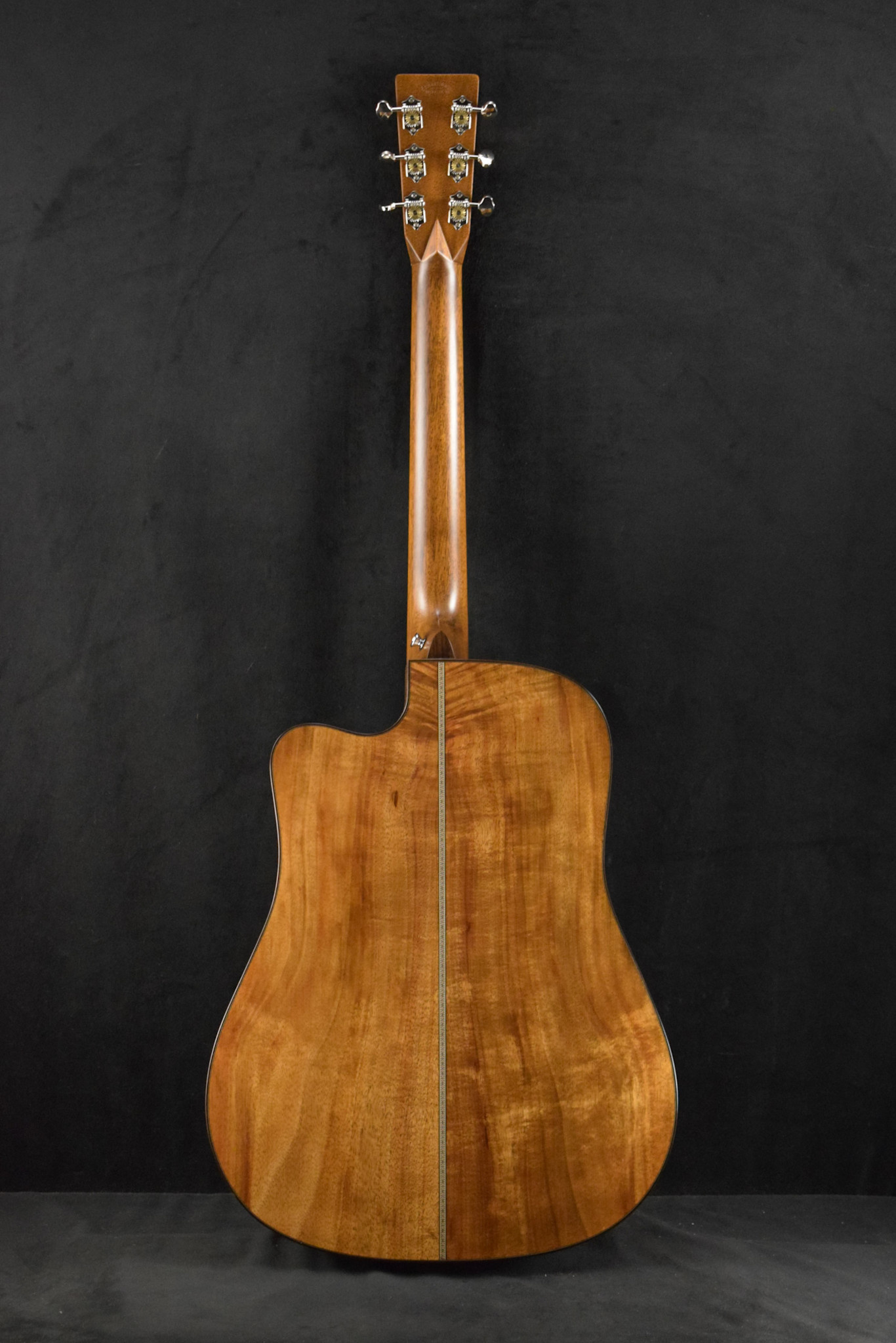 Martin Martin Custom Shop Dreadnought Acoustic-Electric Cutaway Flamed Koa/Sitka Spruce Natural Gloss