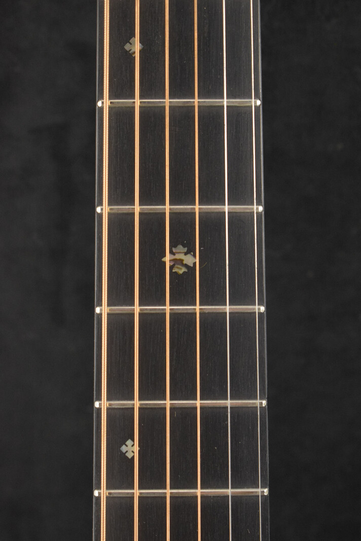 Martin Martin Custom Shop Dreadnought Acoustic-Electric Cutaway Flamed Koa/Sitka Spruce Natural Gloss