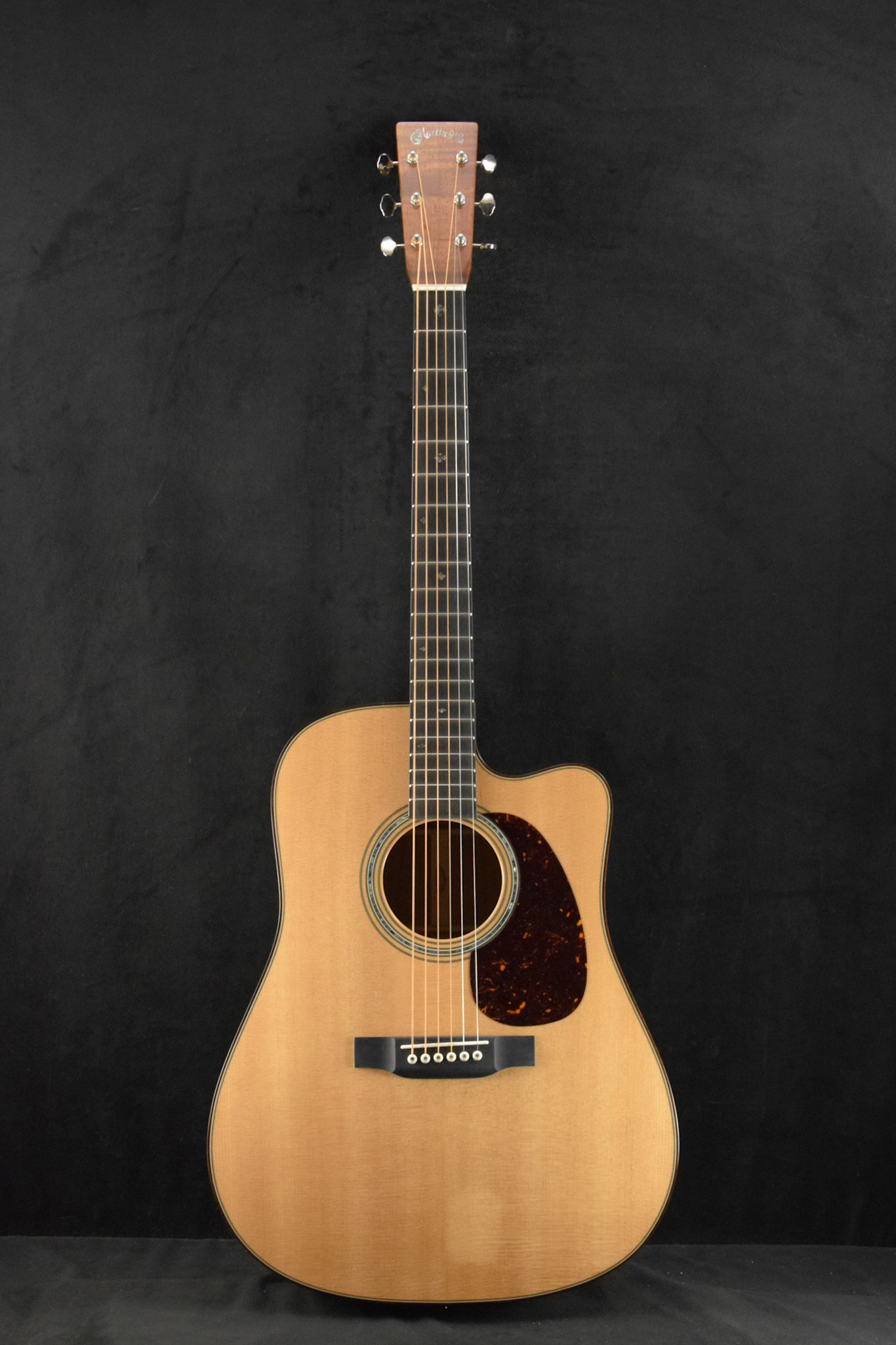 Martin Martin Custom Shop Dreadnought Acoustic-Electric Cutaway Flamed Koa/Sitka Spruce Natural Gloss