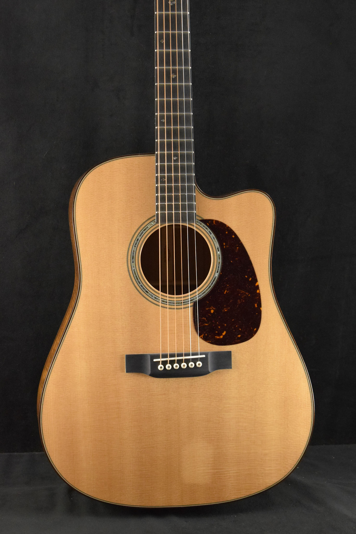 Martin Martin Custom Shop Dreadnought Acoustic-Electric Cutaway Flamed Koa/Sitka Spruce Natural Gloss