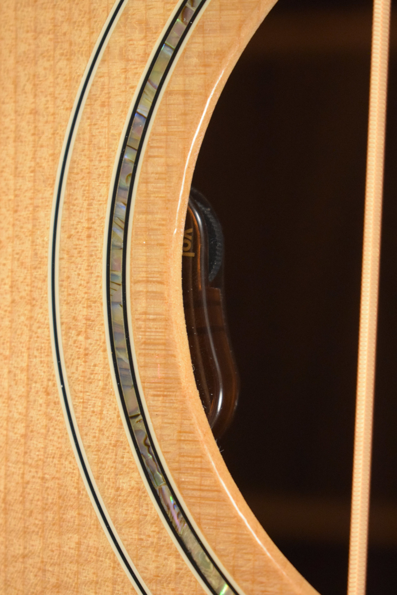 Gibson Gibson J-185 EC Modern Acoustic-Electric Cutaway Walnut Antique Natural