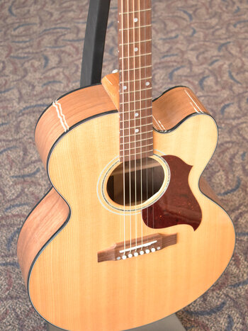 Gibson Gibson J-185 EC Modern Acoustic-Electric Cutaway Walnut Antique Natural