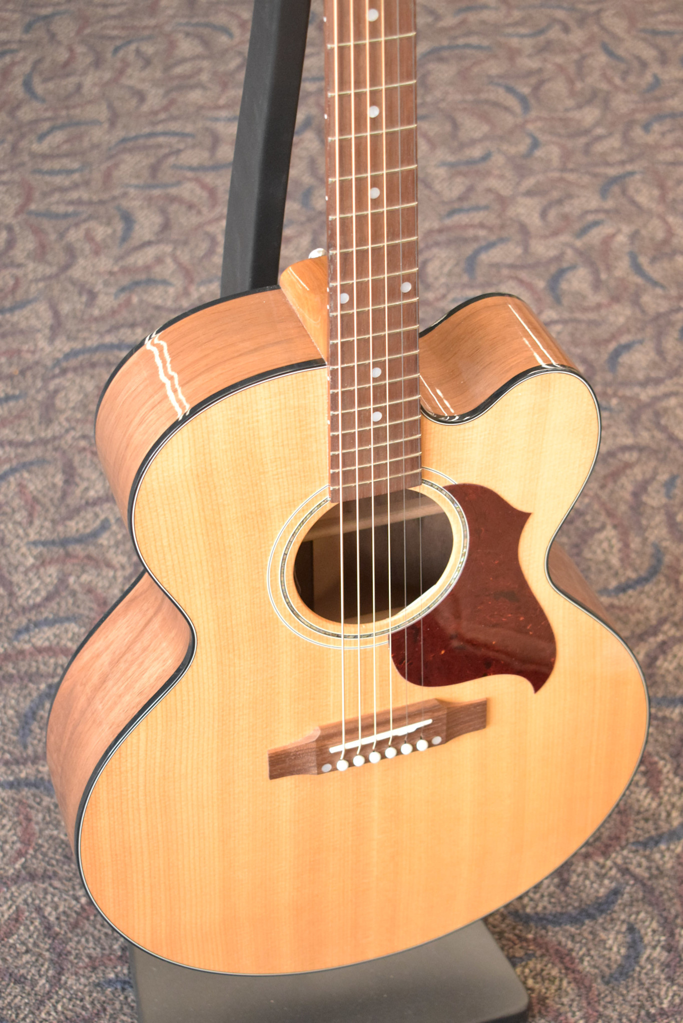 Gibson Gibson J-185 EC Modern Acoustic-Electric Cutaway Walnut Antique Natural