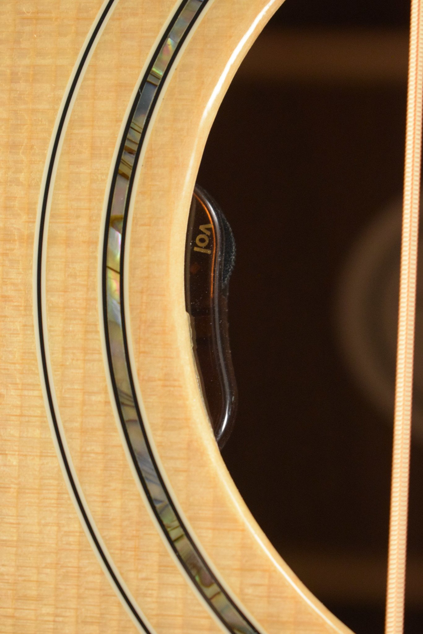 Gibson Gibson J-185 EC Modern Acoustic-Electric Cutaway Walnut Antique Natural