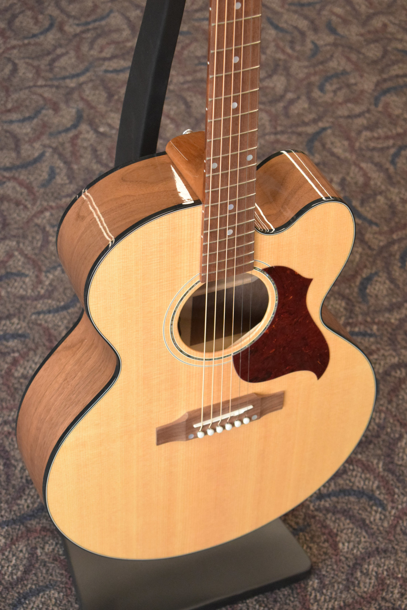 Gibson Gibson J-185 EC Modern Acoustic-Electric Cutaway Walnut Antique Natural