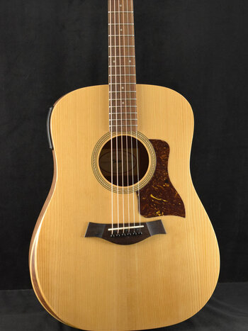 Taylor Taylor Academy 10e Dreadnought Walnut/Torrefied Spruce Natural