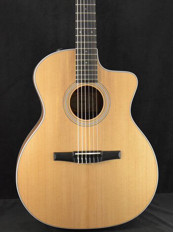 Taylor Taylor 214ce-N Nylon-String Natural