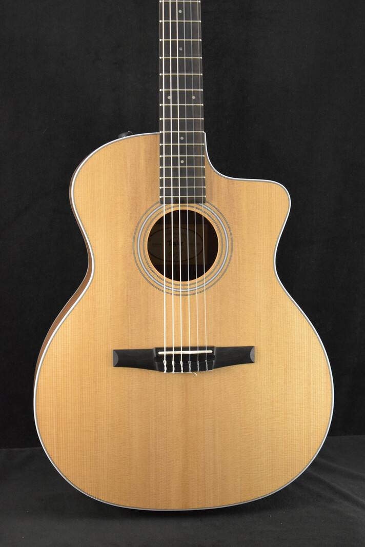 Taylor Taylor 214ce-N Nylon-String Natural