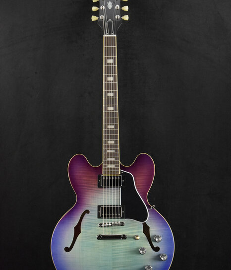 れるEpiphone ES-335 Figured Blueberry Epiphone ES-335 Figured Semi-Hollow Electric Guitar