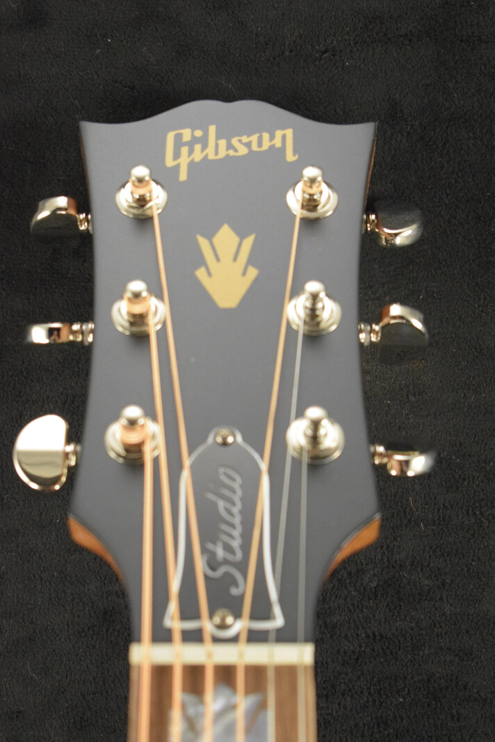 Gibson Gibson SJ-200 Studio Walnut Satin Natural