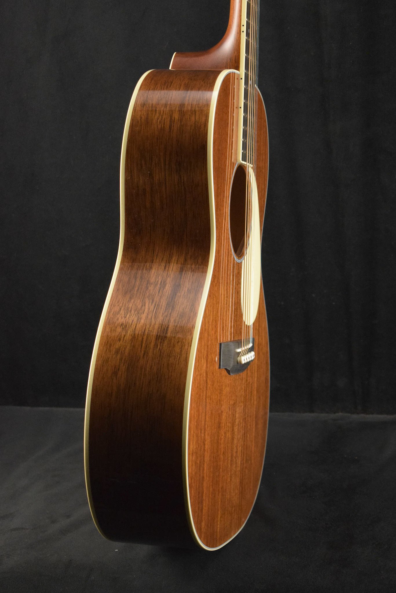 Martin Martin Custom Shop 00 Grand Concert Slope Shoulder Mahogany Natural Gloss