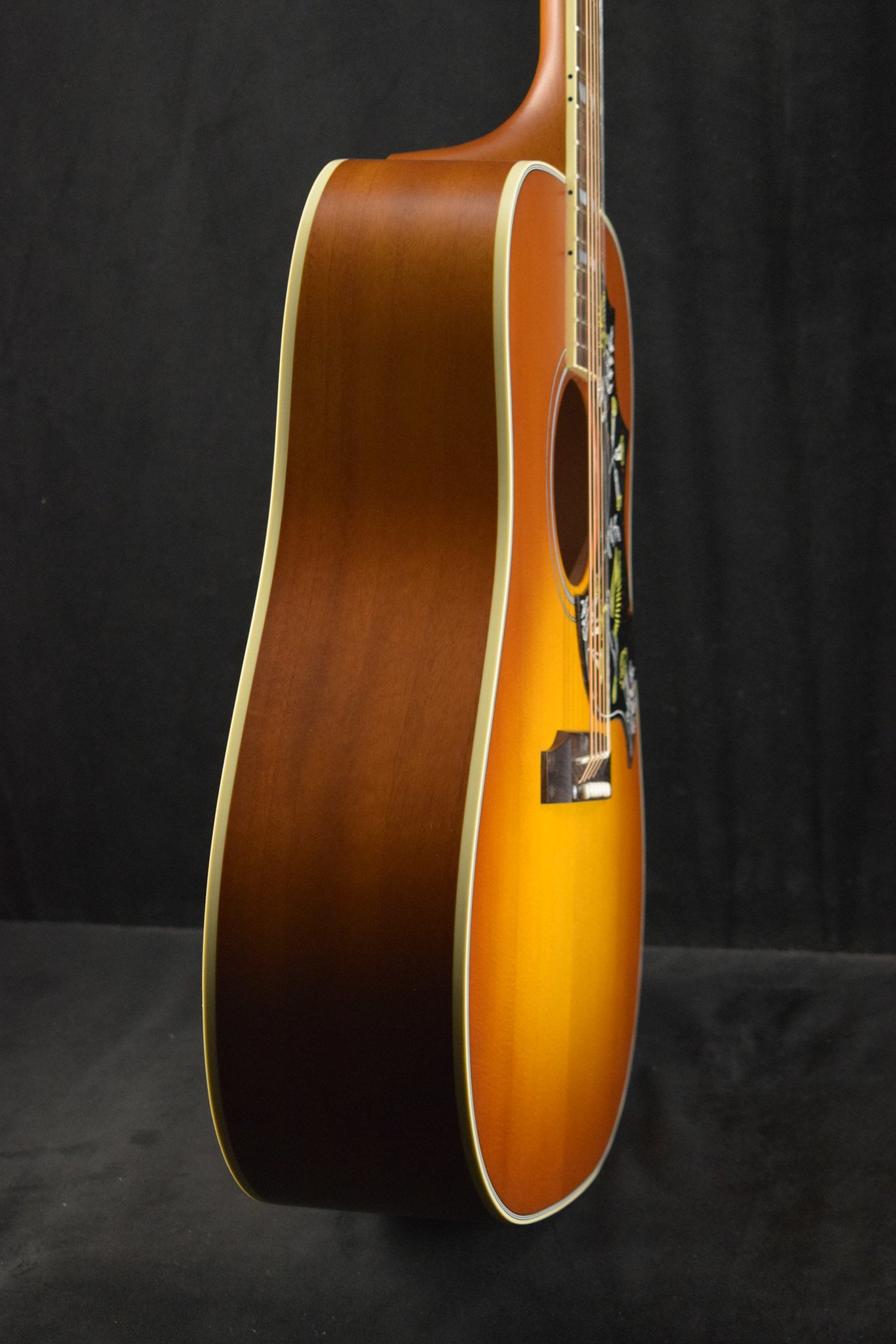 Gibson Gibson Hummingbird Faded Heritage Cherry Sunburst Satin