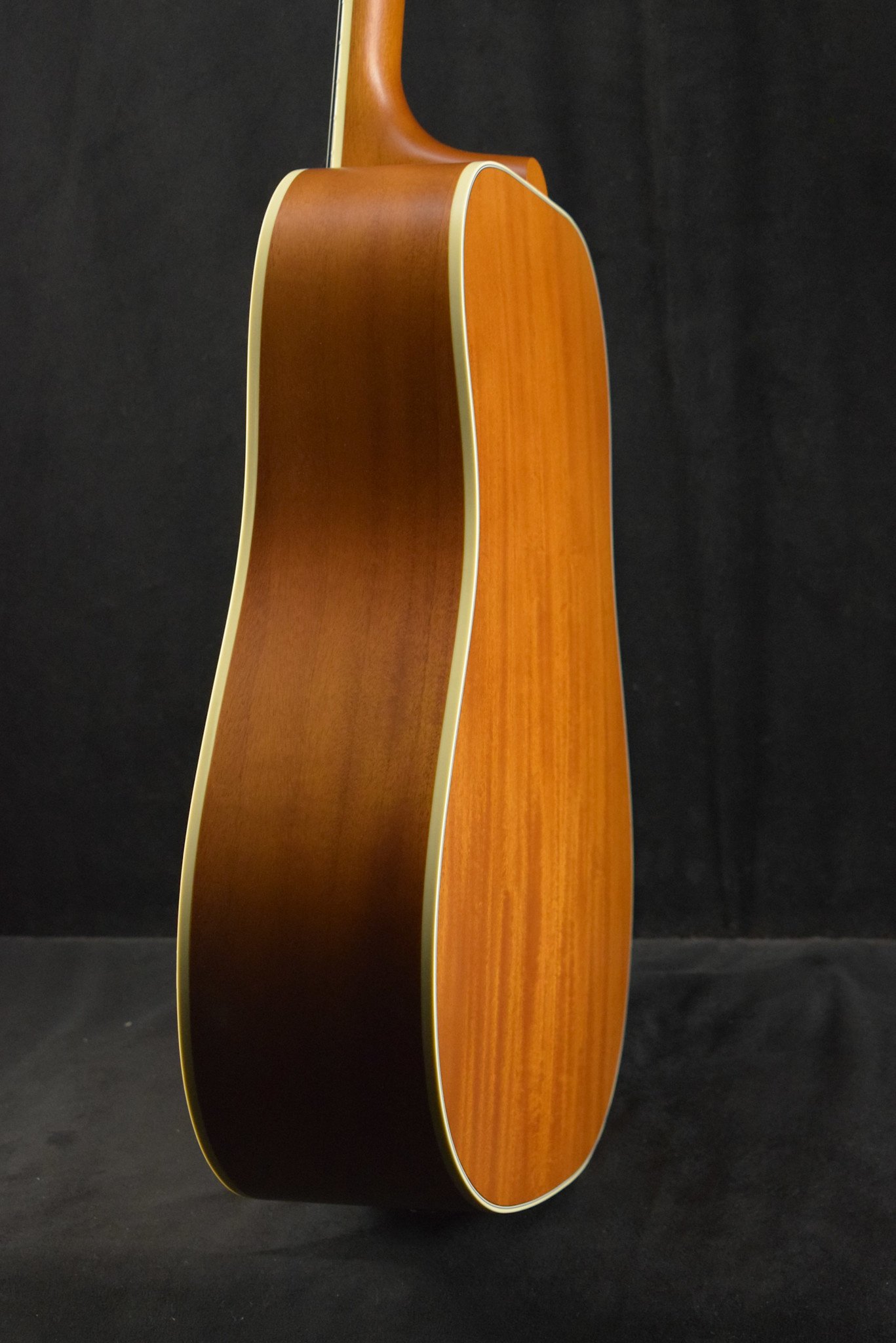 Gibson Gibson Hummingbird Faded Heritage Cherry Sunburst Satin