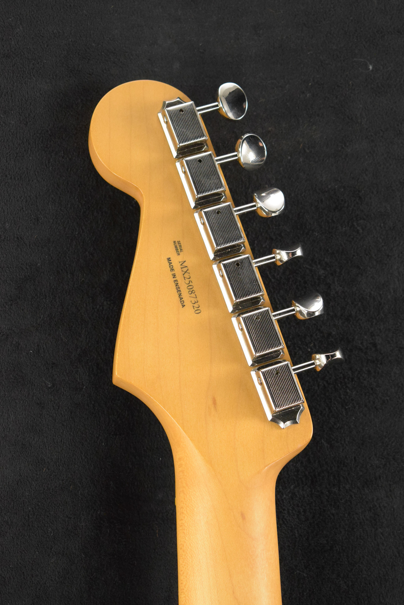 Fender Fender Player II Stratocaster HSS Aged Cherry Burst Maple Fingerboard