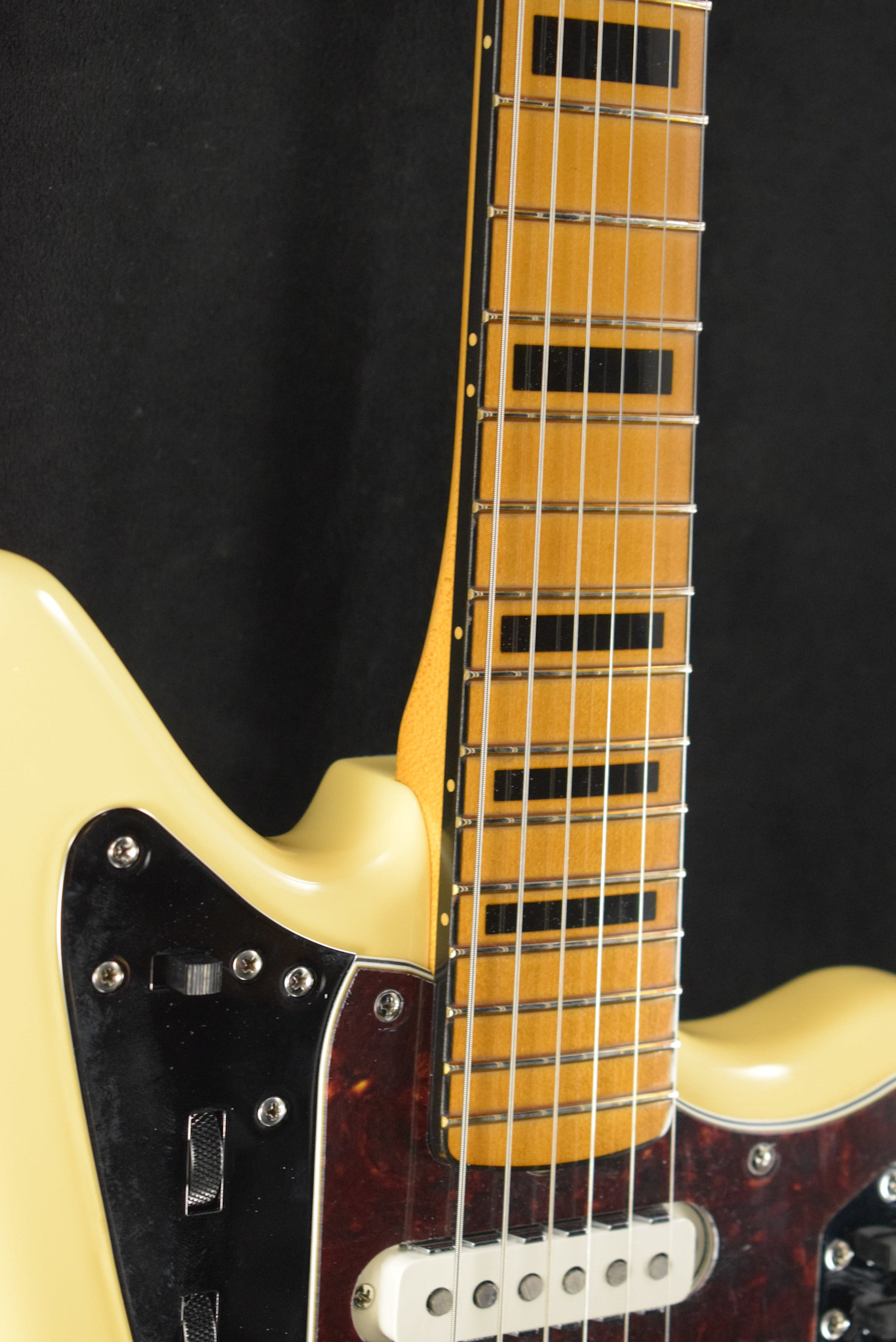 Fender Fender Vintera II '70s Jaguar Vintage White Maple Fingerboard