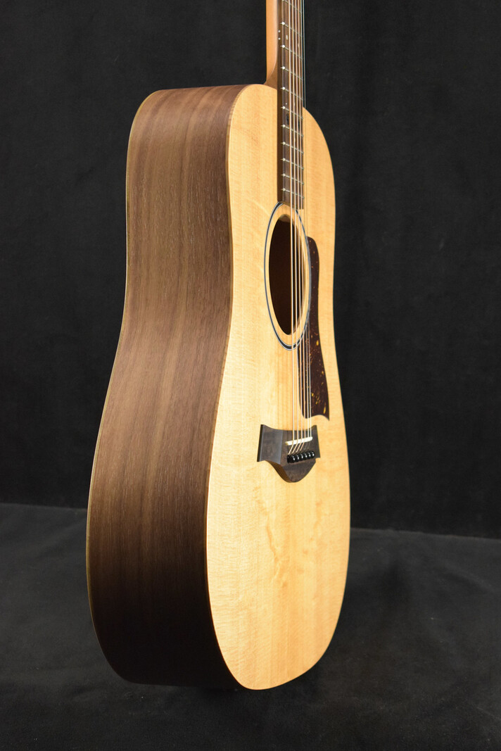 Taylor BBT Big Baby Taylor Walnut/Sitka Spruce Natural