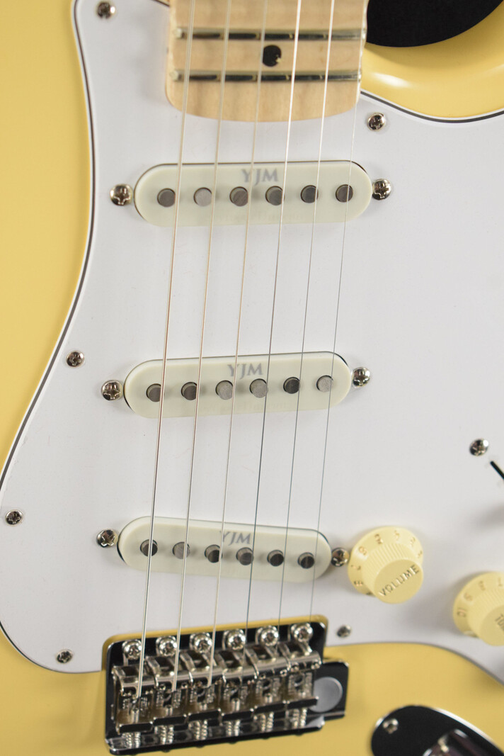 Fender Fender Yngwie Malmsteen Stratocaster Vintage White Scalloped Maple Fingerboard