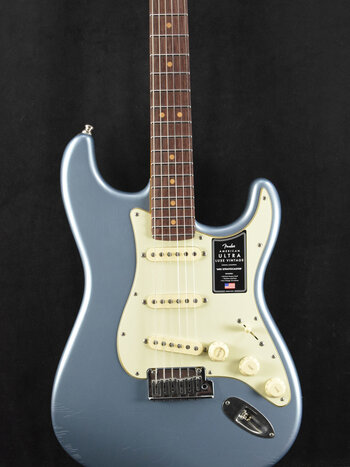 Fender Fender American Ultra Luxe Vintage '60s Stratocaster Ice Blue Metallic Rosewood Fingerboard