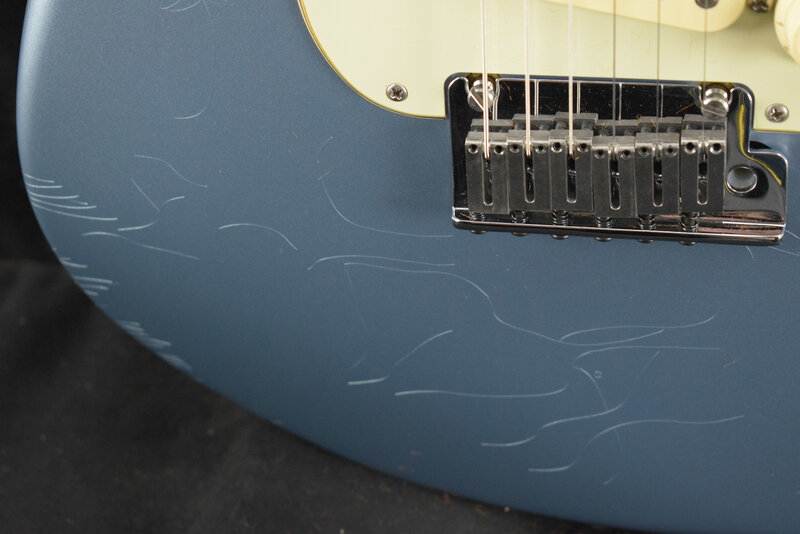 Fender Fender American Ultra Luxe Vintage '60s Stratocaster Ice Blue Metallic Rosewood Fingerboard