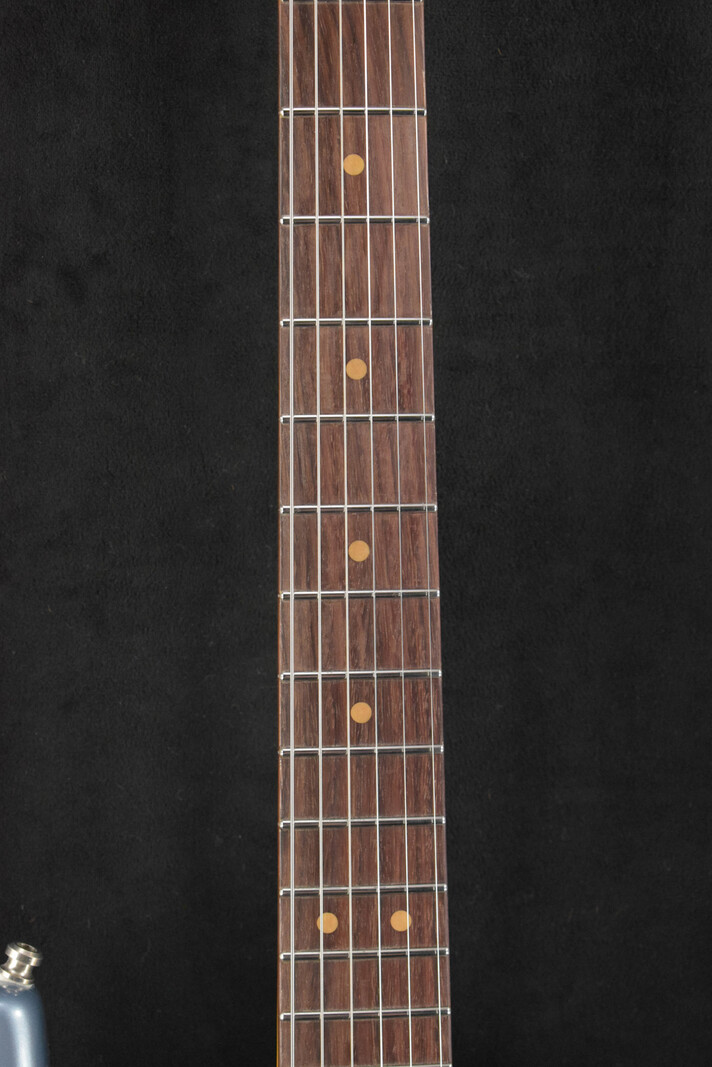Fender Fender American Ultra Luxe Vintage '60s Stratocaster Ice Blue Metallic Rosewood Fingerboard