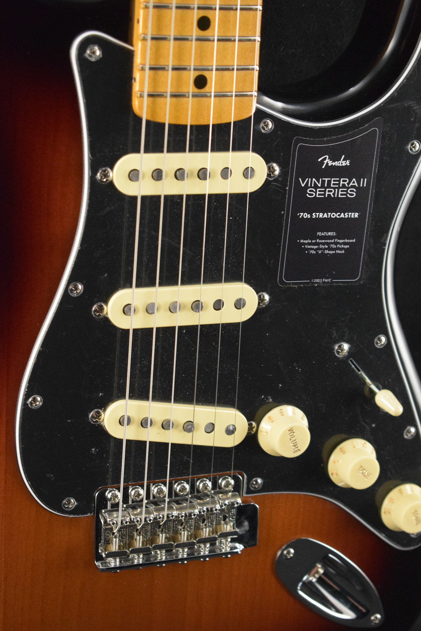 Fender Fender Vintera II '70s Stratocaster 3-Color Sunburst Maple Fingerboard