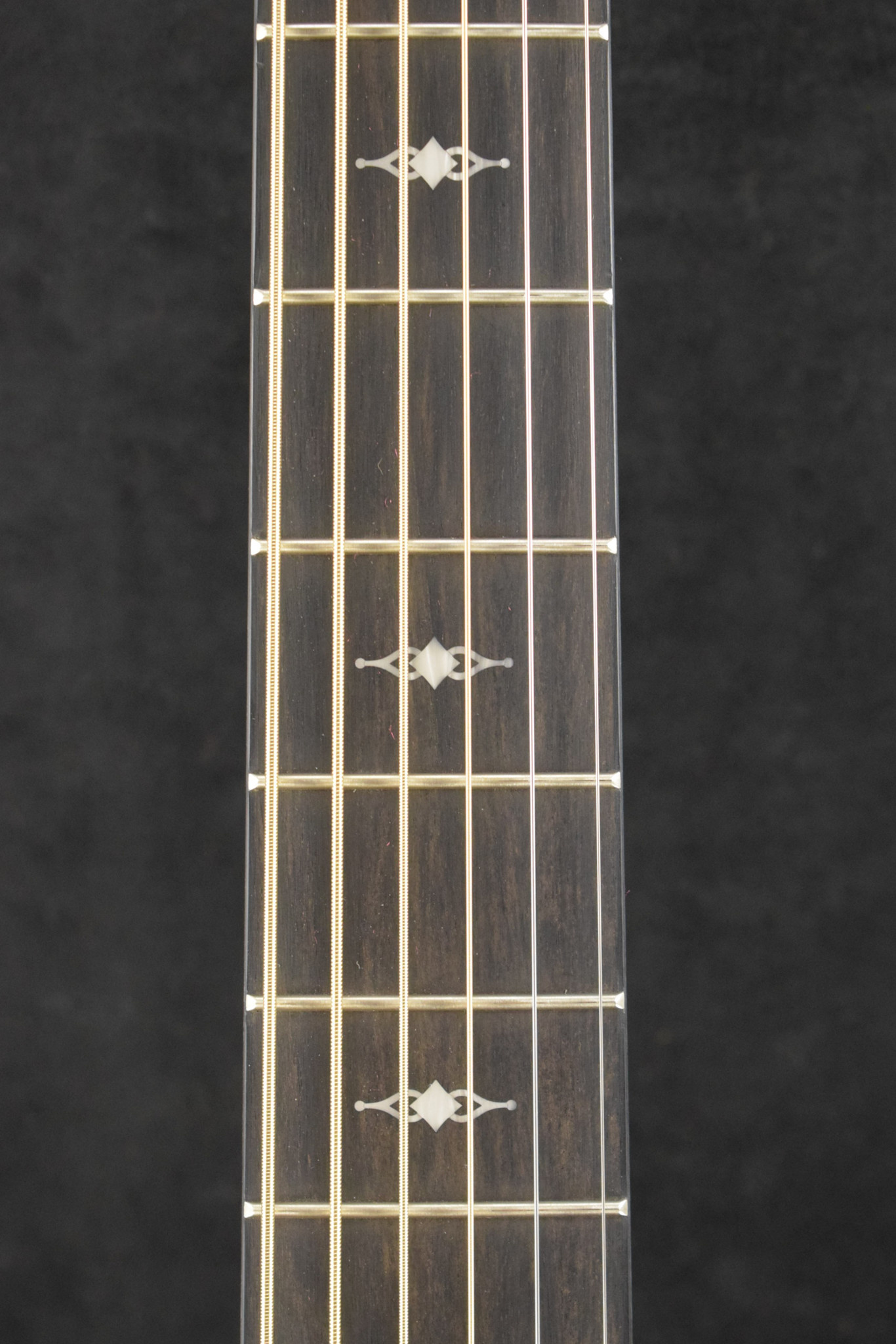 Taylor Taylor 324ce Baritone-6 LTD Shaded Edgeburst